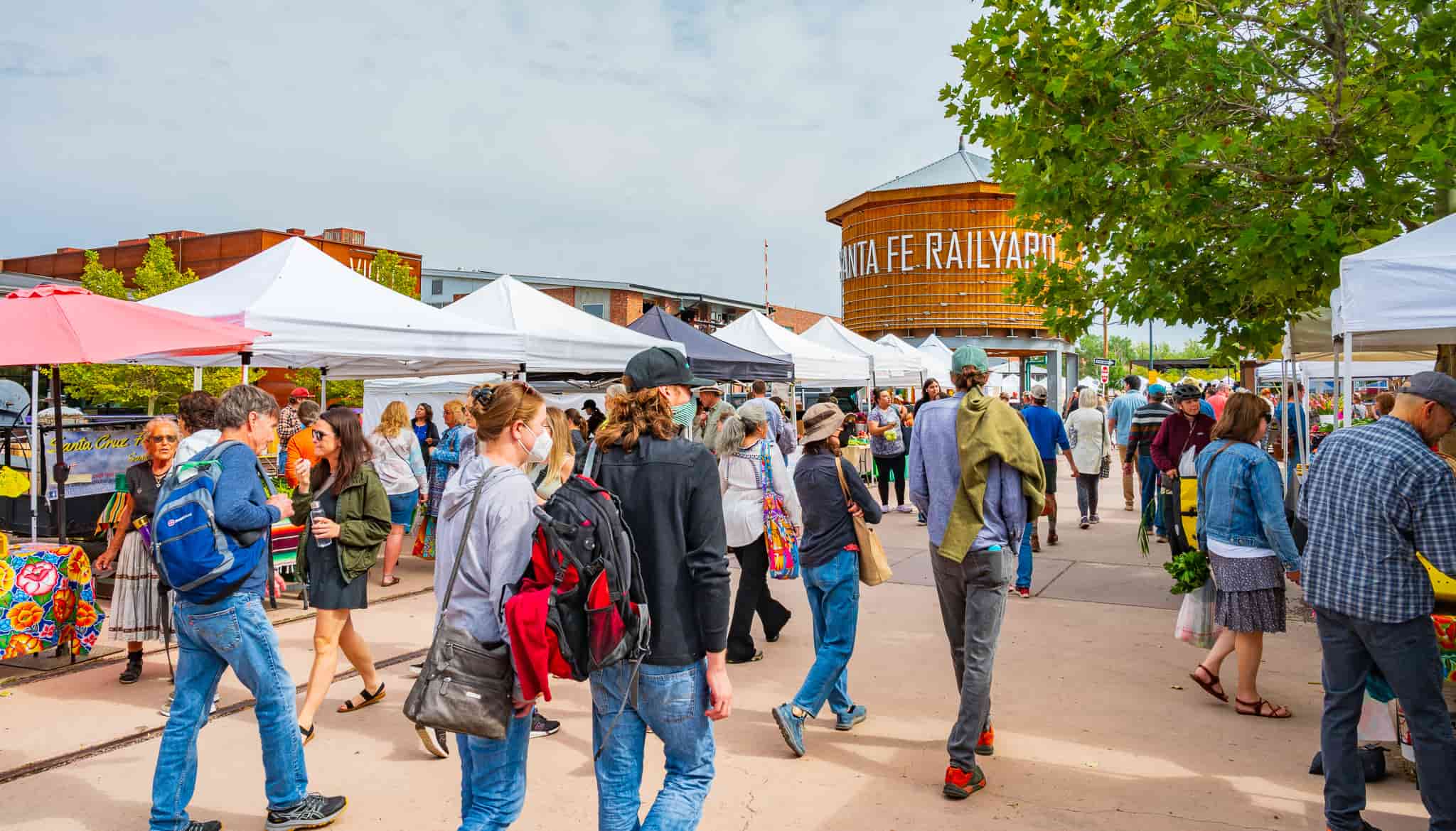 Local Santa Fe market serving nearby customers
